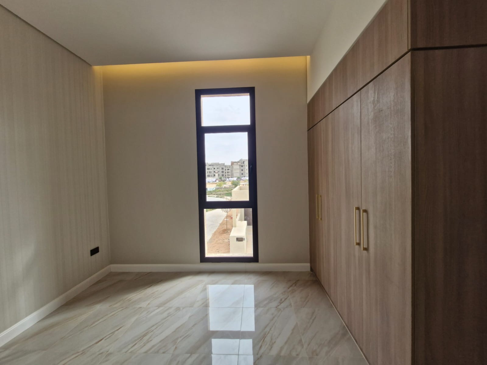 **Modern Luxury Villa for Rent in "Etual Roshan" Project – Signed by Elie Saab** 🏡✨  